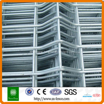 Wire mesh fence panel